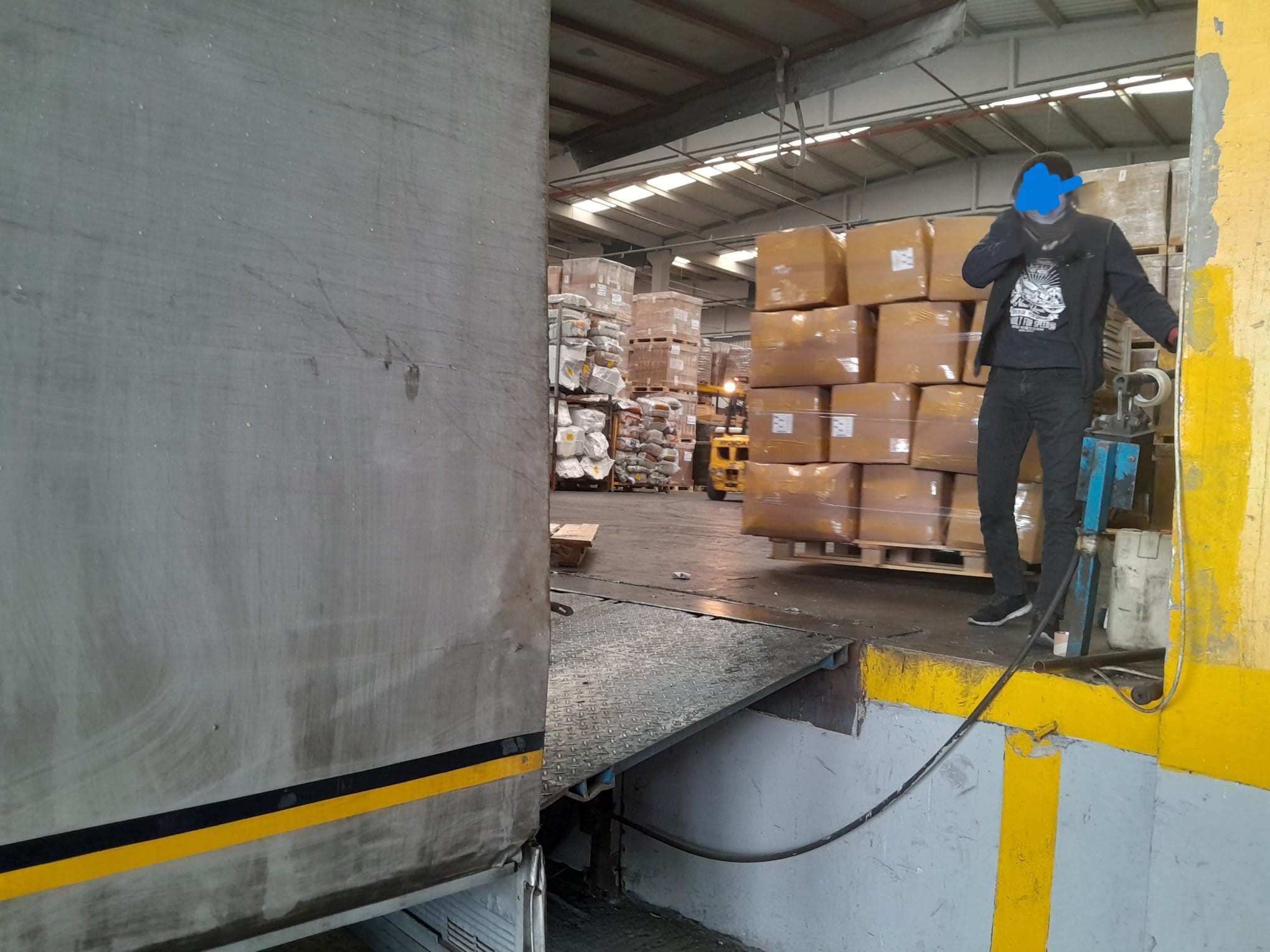 parça eşya taşıma, koli taşımacılığı, liftli kamyonet